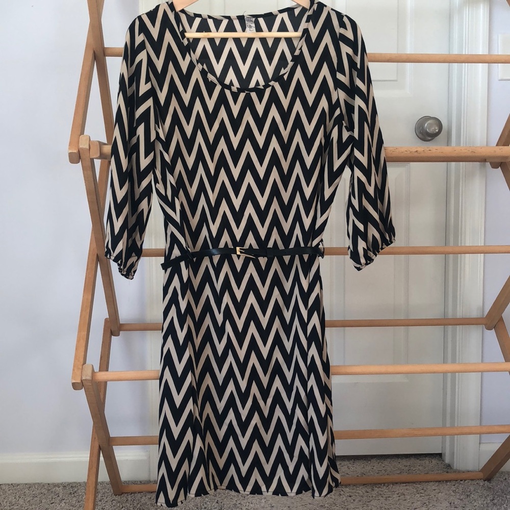 BRAND NEW chevron print shift dress with belt